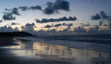 plage de remire a la nuit tombee