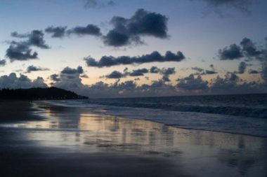 plage de remire a la nuit tombee