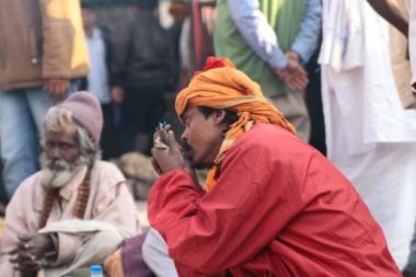 Sadhu en pleine dévotion