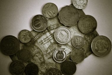 Collection de pieces de monnaie apres un tour du monde